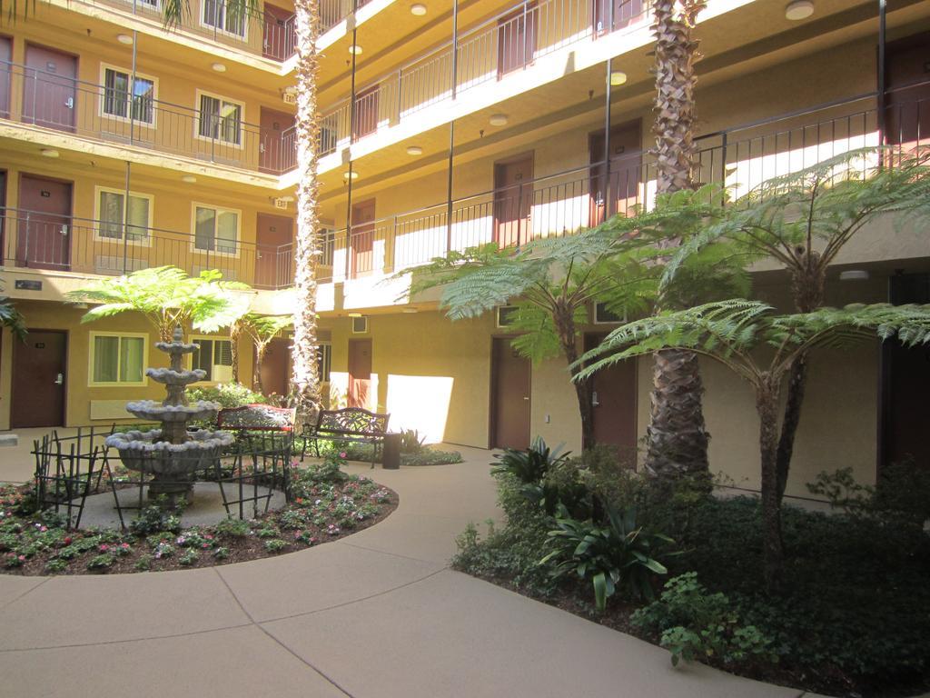 Quality Inn San Diego Downtown North Экстерьер фото