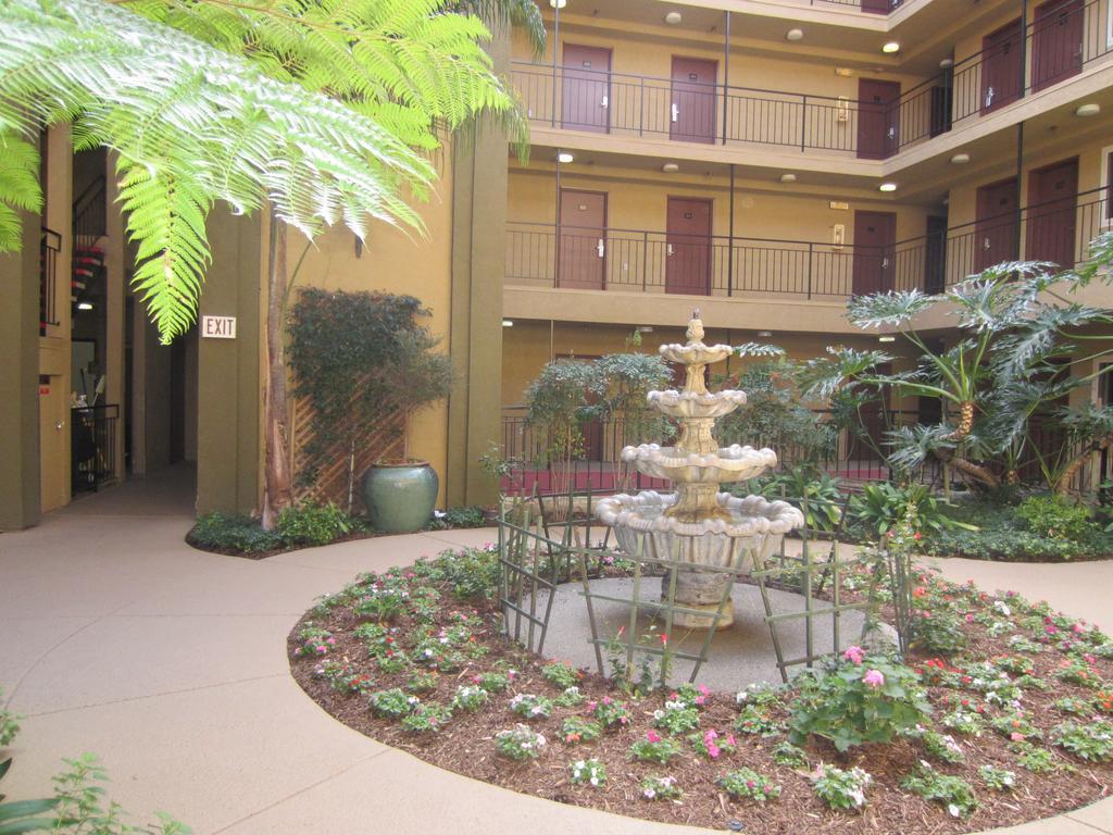 Quality Inn San Diego Downtown North Экстерьер фото