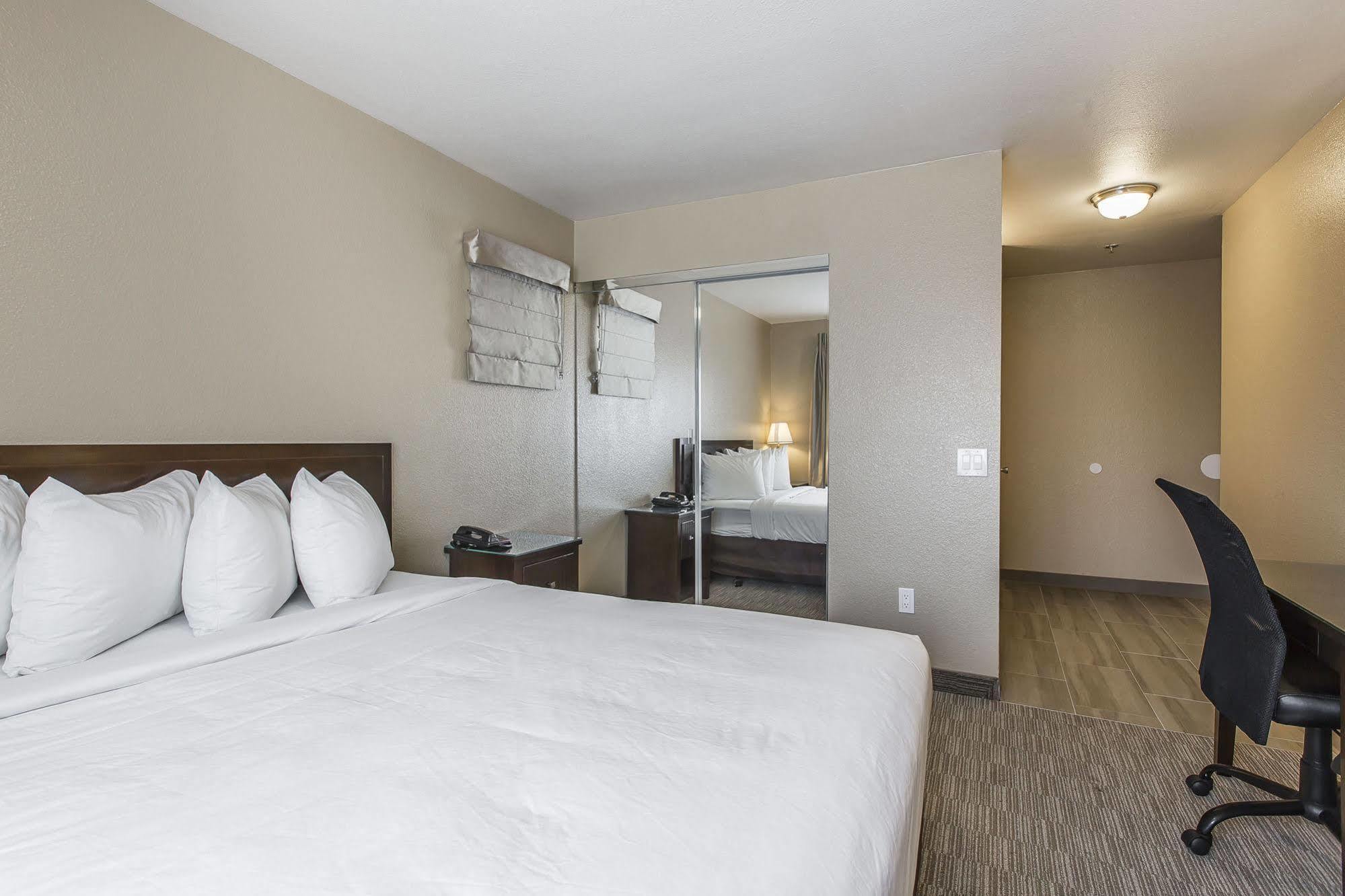 Quality Inn San Diego Downtown North Экстерьер фото